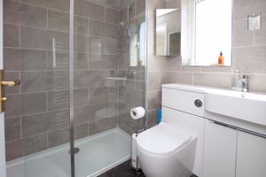 Ensuite- click for photo gallery